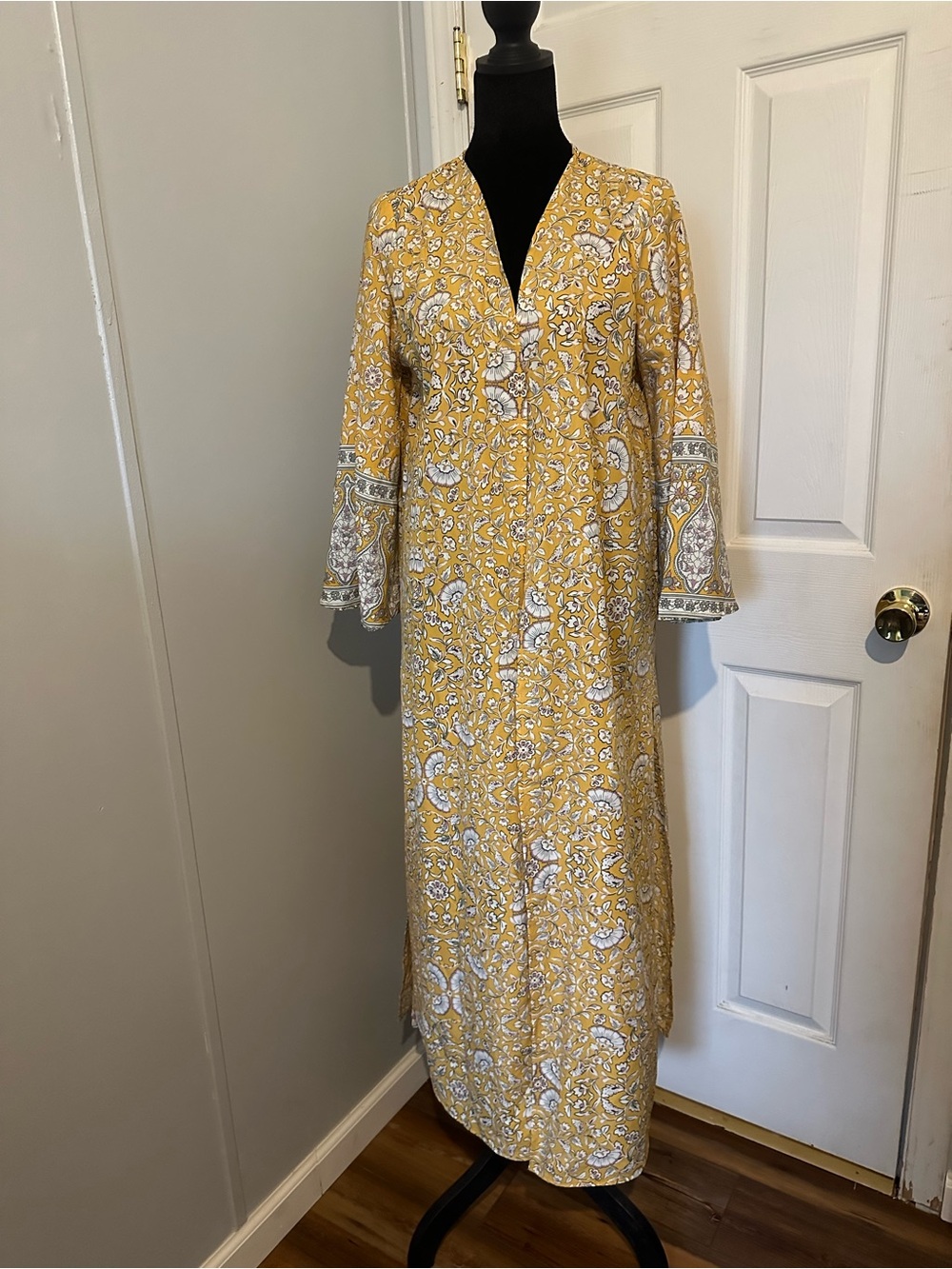Women’s Yellow Paisley Print‎ Long Dress size Medium